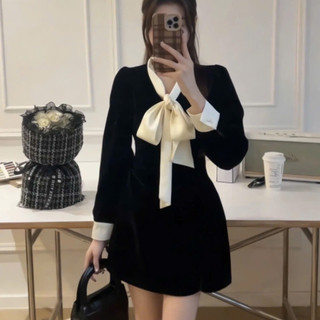 Váy cổ thắt nơ nhung tay dài trên gối triết eo, Váy đầm cổ nơ mini chất nhung dáng ngắn màu đen phối cổ màu kem nữ tính