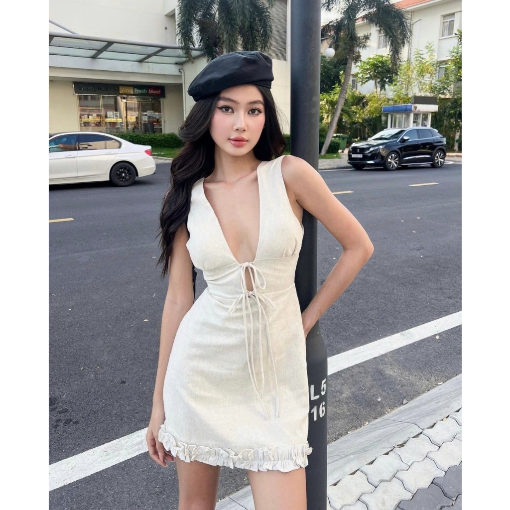 Váy Cổ V Dáng Chữ A Ngắn Không Tay Khoét Ngực Buộc Nơ Viền Bèo Chiết Eo Bản To SAN Clothings - P93
