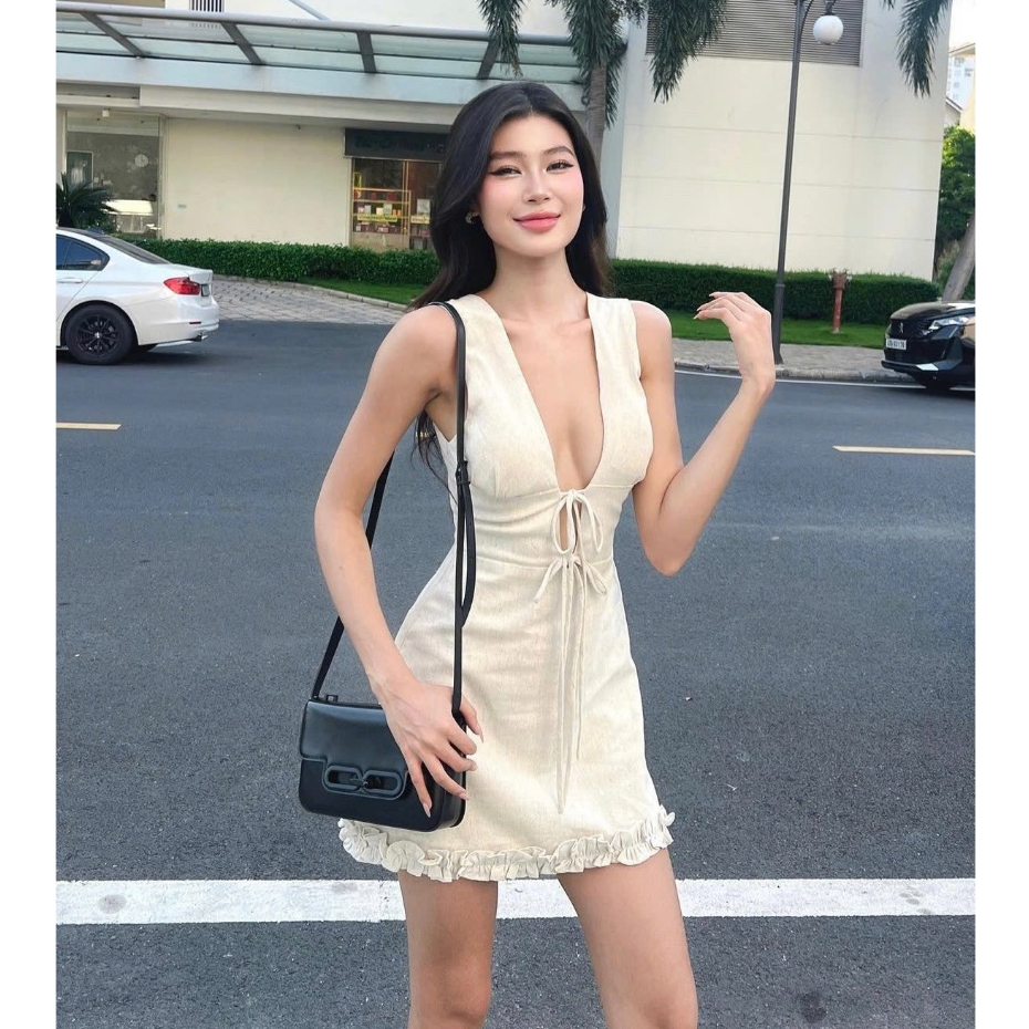 Váy Cổ V Dáng Chữ A Ngắn Không Tay Khoét Ngực Buộc Nơ Viền Bèo Chiết Eo Bản To SAN Clothings - P93