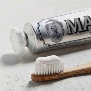 Kem đánh răng Marvis Whitening Mint Tuýp 85ml