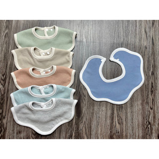 Yếm xinh hình cánh hoa chất liệu cotton wafflet cho bé