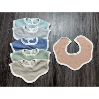 Yếm xinh hình cánh hoa chất liệu cotton wafflet cho bé