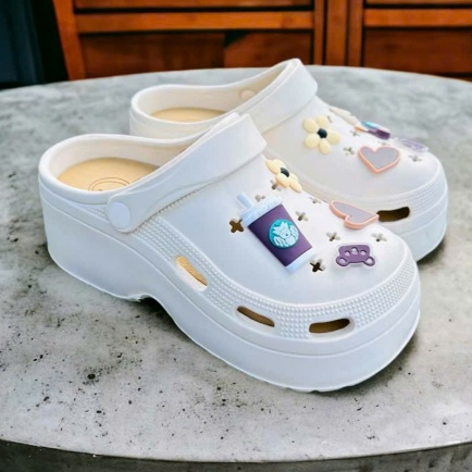Sục Cross đế cao, Dép sandal nữ đế cao 7cm đính stick dễ thương có lỗ thoáng khí | BigBuy360 - bigbuy360.vn