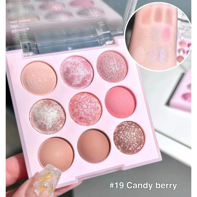 Bảng mắt sáp 9 ô nhà Dasique tông 19 Candy Berry. 1 bảng màu bao gồm các tông màu cam hồng trẻ trung năng động.