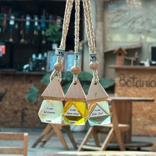 Tinh dầu treo xe ô tô Yumi hương thơm tự nhiên, khử mùi, an toàn. Tinh dầu treo xe hơi nguyên chất