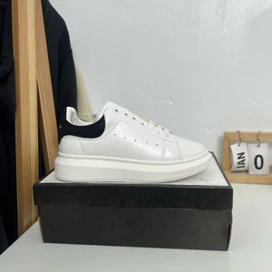 Giày thể thao sneakers MC gót đen nam nữ G 89