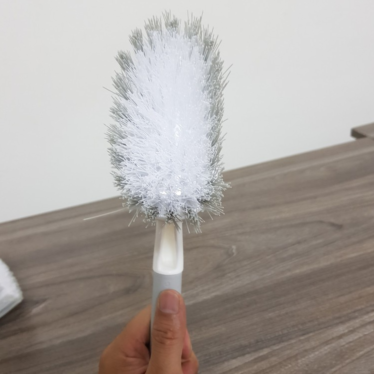 Bàn chải nhà tắm cán dài kirei (26cm) - Chất lượng tốt và lông bàn chải bền | BigBuy360 - bigbuy360.vn