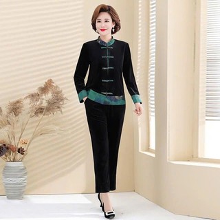 Bộ nhung dài tay cổ tàu phối màu độc đáo giúp các mẹ, các bà tự tin khi diện SP22
