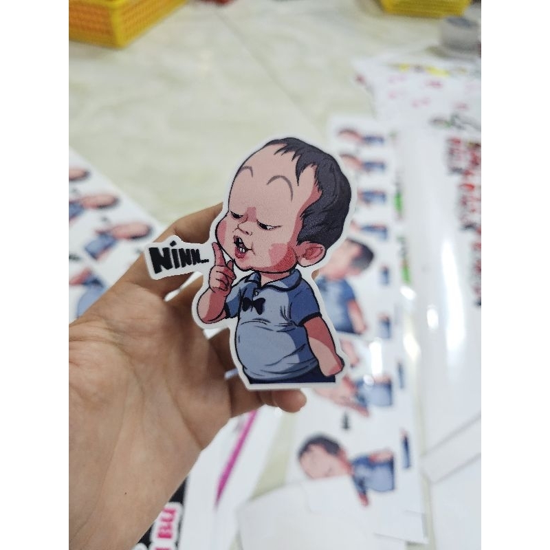Tem logo sticker em bé 2 tuổi nín cao 8.5cm decal dán trang trí xe máy ...