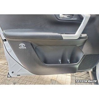Bộ Dán Chống Xước Tapli Cửa Xe Toyota Raize - Viền Vân Da Carbon Cao Cấp( tặng 1 bộ gương cầu lồi)