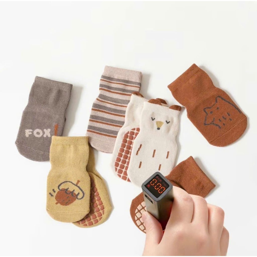 Set 5 đôi tất chống trượt cho bé 0-3 tuổi hình thú vải cotton len mềm mại BN03