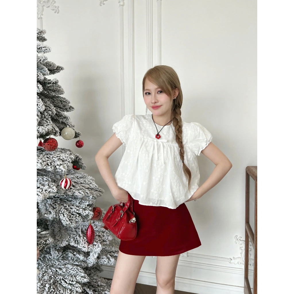 Áo babydoll chất thô ren thêu hoa dáng ngắn viền cổ thắt nơ Mochi | SHRIMP TOP | SECODEE