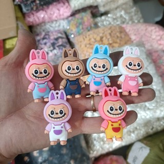 Jibbitz búp bê con to 3D nổi, charm gắn dép sục, sticker móc khóa gắn dép cá sấu, jibbitz Labubu, Kurumi, Shin, Doremon