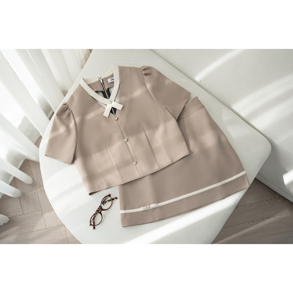 Ảnh Set đồ áo tay bồng cách điệu cổ 2T49.2407K, chân váy A đè dây gấu 4S26.2407K thiết kế bởi JM Dress Design 4