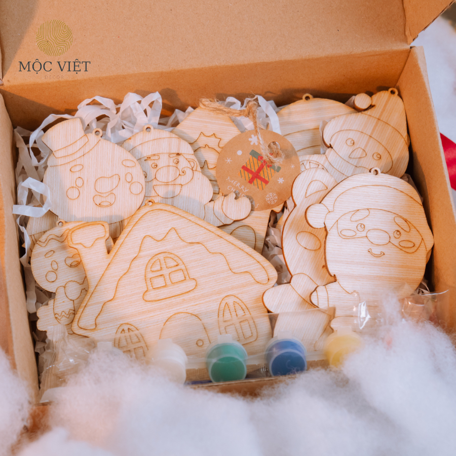 Set 10 Hình Gỗ Noel Mộc Việt Decor - Trang Trí Decor Noel Kèm Màu Nước + Cọ, Dây treo (Hình ngẫu nhiên)
