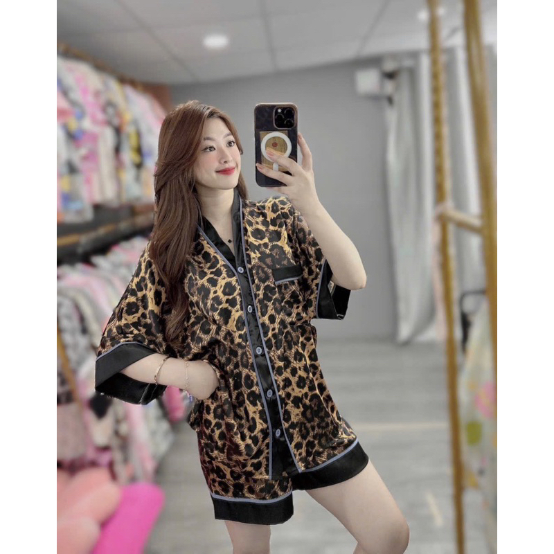 Phom Dơi To - bộ đùi pijama tay cánh dơi cổ V lụa latin mềm mát