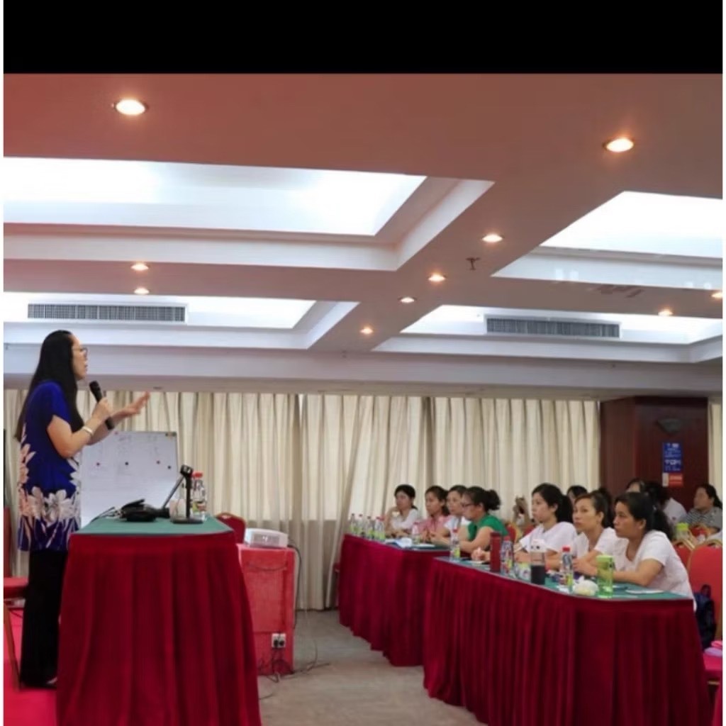 Vải con công trang trí , vải nhung đỏ Tết lễ hội Trung thu