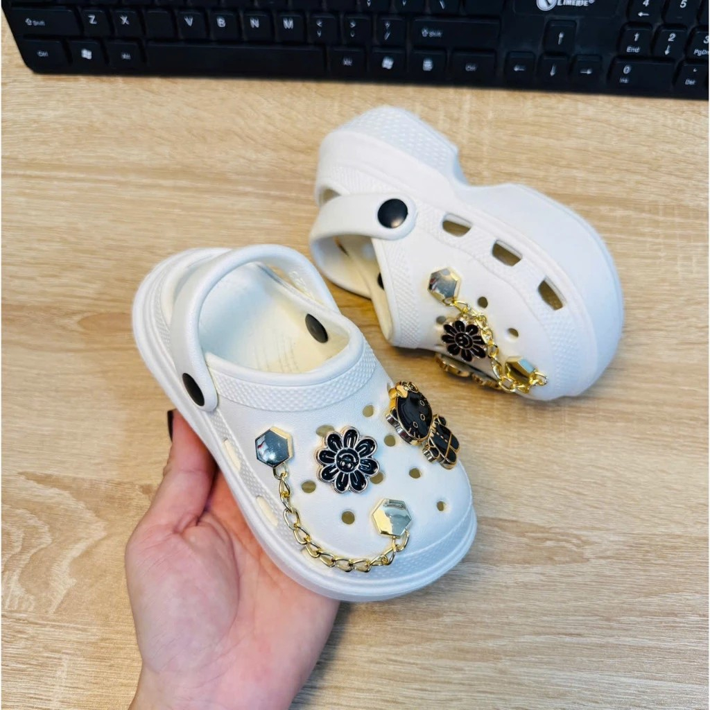 Dép sục bánh mì hình thỏ đen hoa mai dây xích siêu sang chảnh ngày tết cho bé gái cao 5cm siêu nhẹ