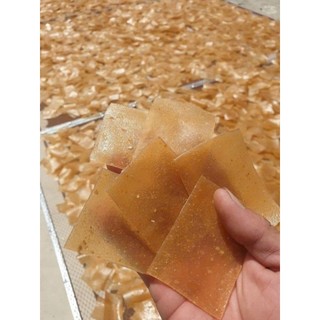 Đặc sản miền Tây Bánh phồng tôm Năm Căn Cà Mau,tỉ lệ tôm nhiều,bánh sau khi chiên thơm ngon,giòn xốp.