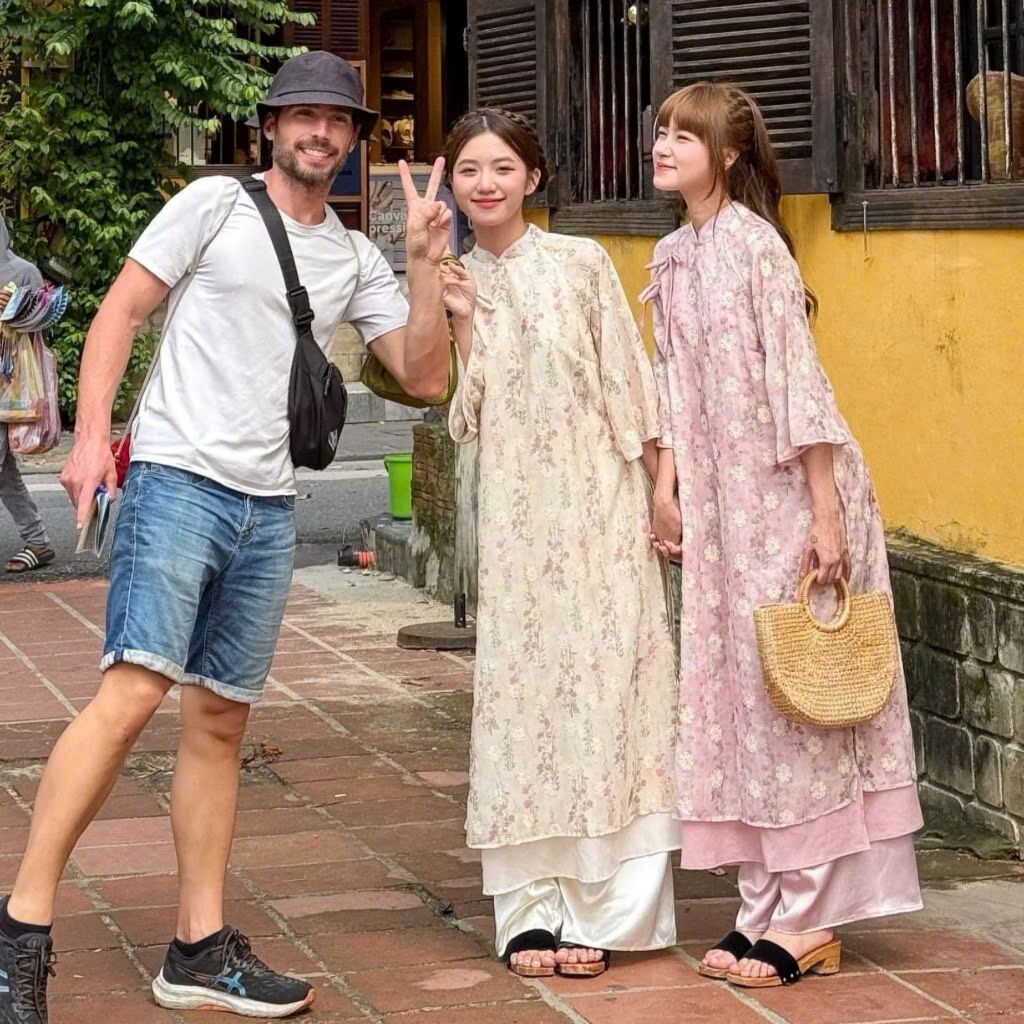 Áo dài voan tơ Bạch Vũ In hoa Tamdesigner phối thắt nơ đôi kèm quần satin bóng, Áo dài cách tân đẹp nhất 2026 T21