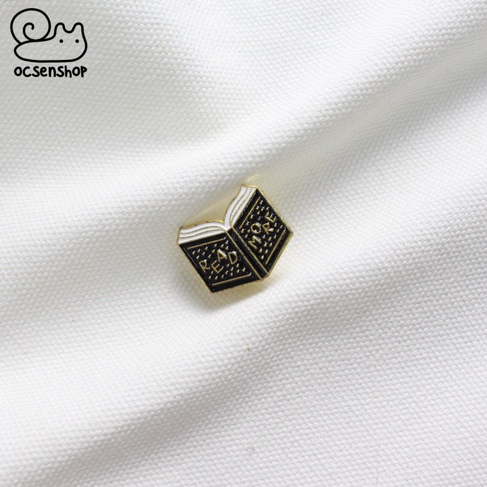 Pin cài áo quyển sách