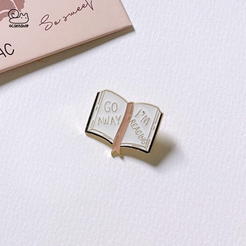 Pin cài áo quyển sách
