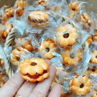 Bánh Quy Hoa Mai Nhân khóm,nhập khẩu chính hãng Thái Lan Giòn giòn,chua chua,ngọt ngọt,ngon,trọn vẹn hương vị.