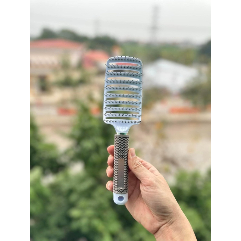 Lược bàn gỡ rối tóc. Gỡ rối nhẹ nhàng ko làm đau đầu người sử dụng.
