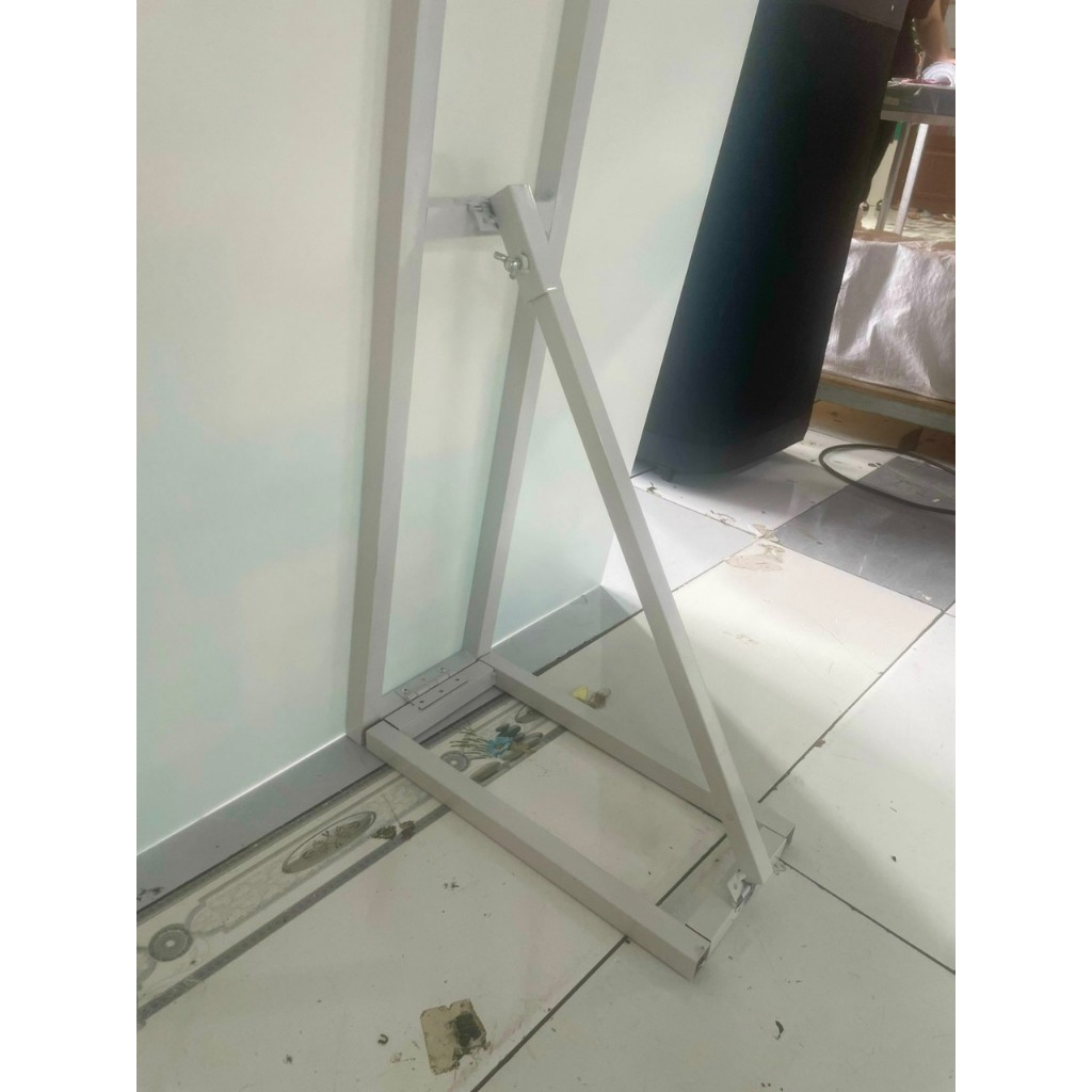 Standee hình người formex khung sắt dựng tấm formex, kệ sắt đỡ formex ...