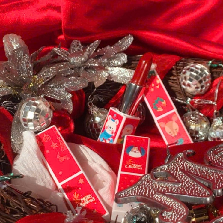 Son dưỡng có màu "Noel và Tết" Escoco