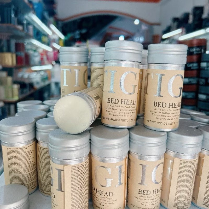 Thanh sáp định hình tóc con TIGI, giúp tóc vào nếp, tạo kiểu tóc dễ dàng.