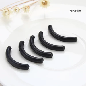 Set 5 cái cao su đệm bấm mi. Giao màu đen-trắng ngẫu nhiên tuỳ đợt hàng.