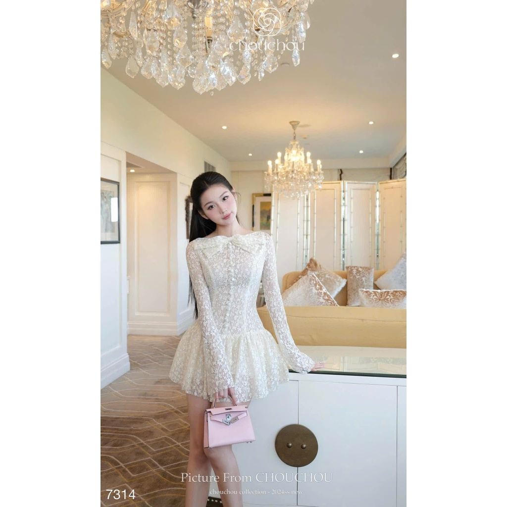 Đầm váy ren nữ dáng ngắn bồng xòe dài tay đính nơ ngực, Đầm váy ren cổ thuyền đính nơ dáng ngắn