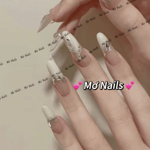 Nail box thiết kế trắng sữa viến phối nhũ và đá sáng sang chảnh tiểu thư M118