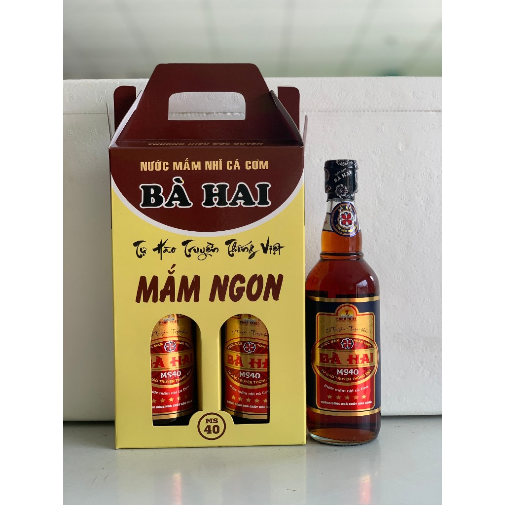 Xách 2 Chai Nước Mắm Nhĩ Cá Cơm Bà Hai MS40 ( 2 x 500ml )