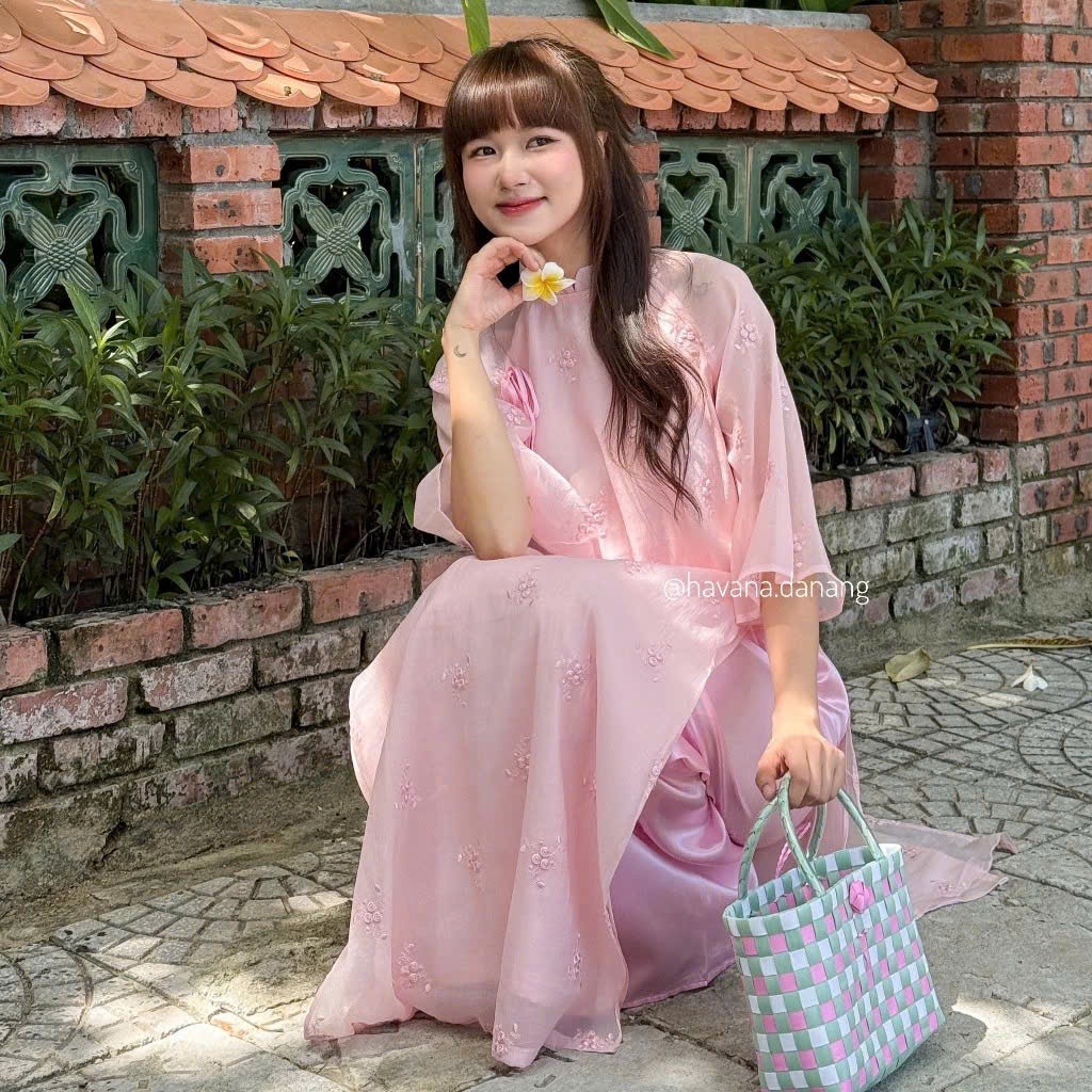 Áo dài voan tơ Duệ Tư 4 tà thêu hoa phối đính nơ điệu đà