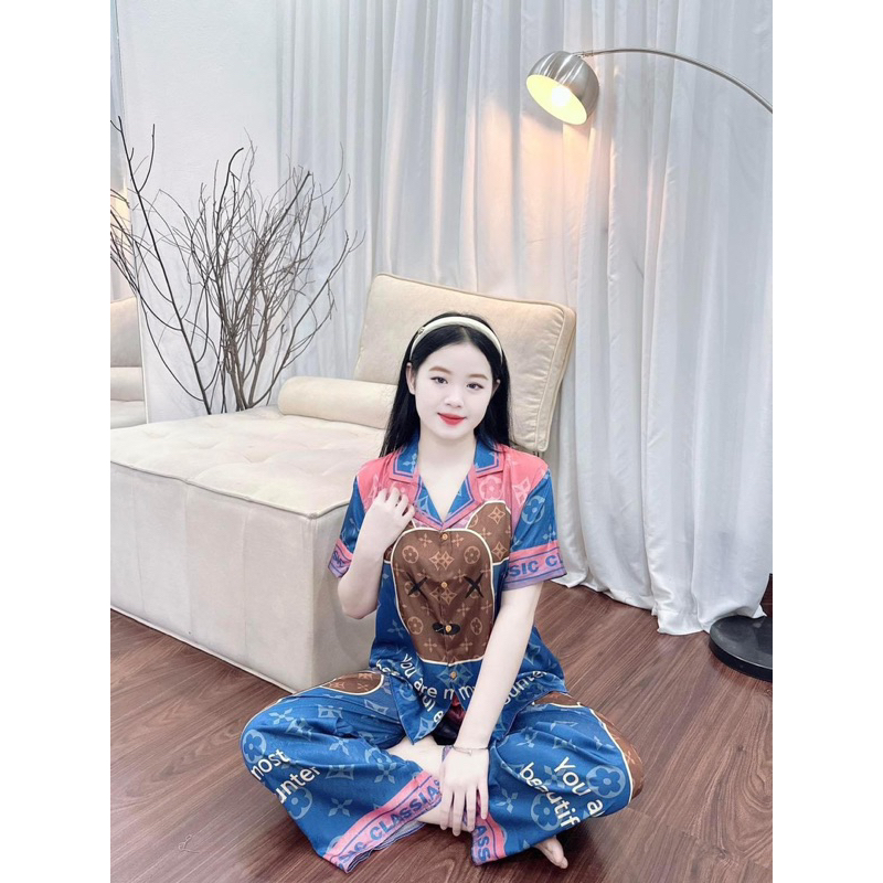 Bộ pijama mặc nhà cho nữ Gấu Nâu Hoa Xanh lụa xước quần không túi
