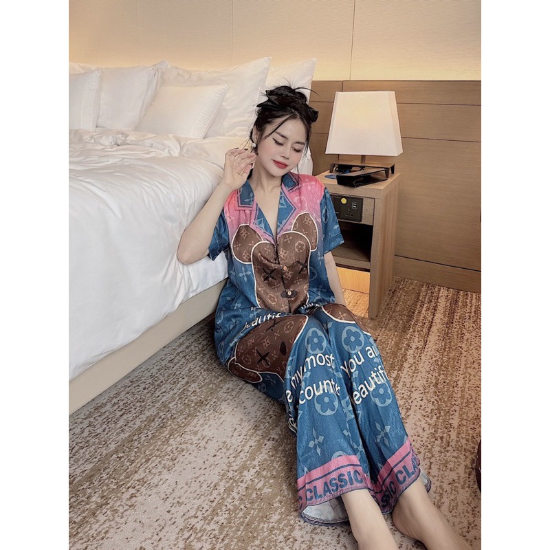 Bộ pijama mặc nhà cho nữ Gấu Nâu Hoa Xanh lụa xước quần không túi