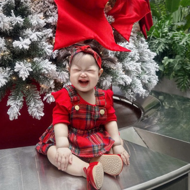 (HÀNG CÓ SẴN) Set Suit Váy Yếm tặng kèm đội đầu hàng qccc cho bé gái cover Hàn xinh xỉu