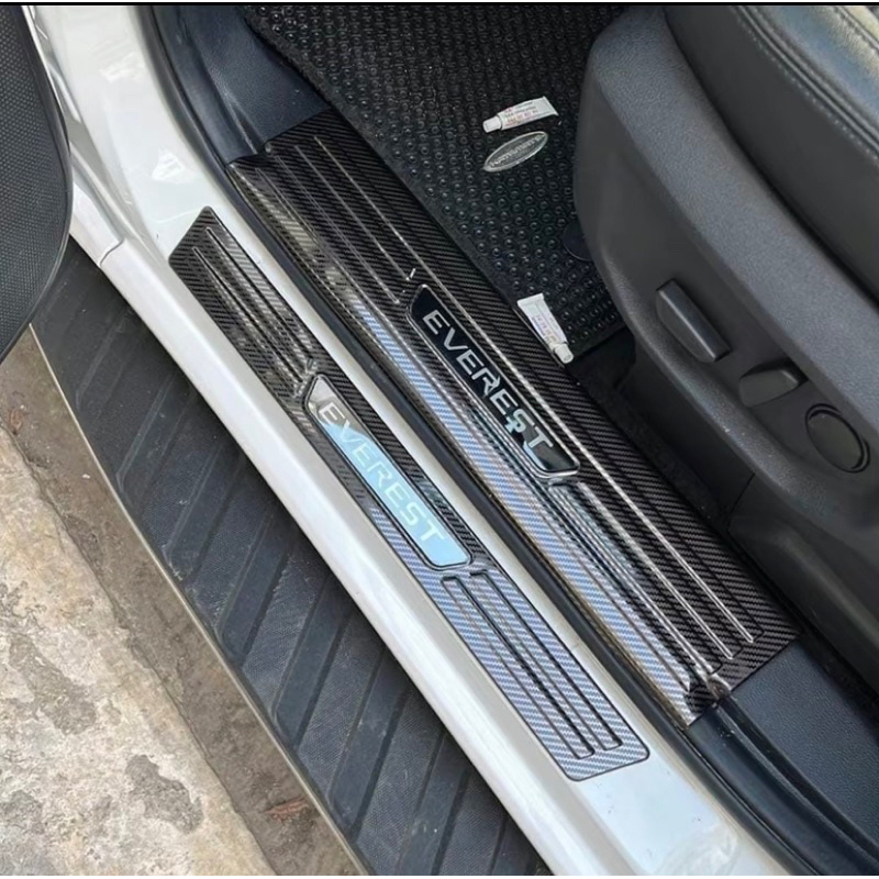 Ốp bậc cửa, nẹp bước chân xe Everest 2018-2026 vân Carbon hàng cao cấp