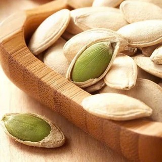 Hạt bí trắng nguyên vị còn vỏ,sấy chín,giòn béo thơm ngon,giá trị dinh dưỡng cao,tốt cho  sức khỏe
