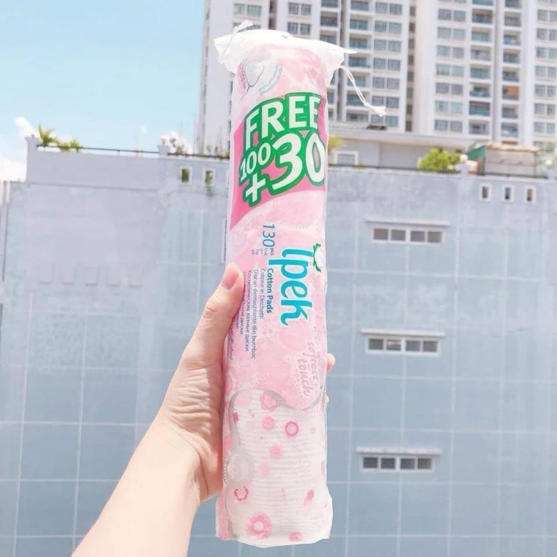 Bông tẩy trang 150 miếng. Chất coton mịn, dai, ko làm rát da khi sử dụng.