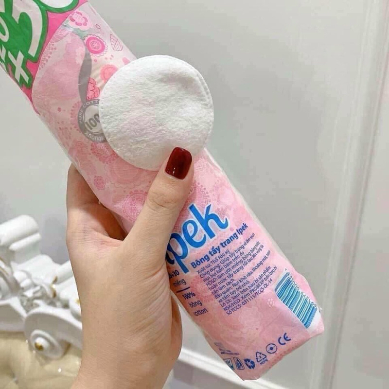 Bông tẩy trang 150 miếng. Chất coton mịn, dai, ko làm rát da khi sử dụng.