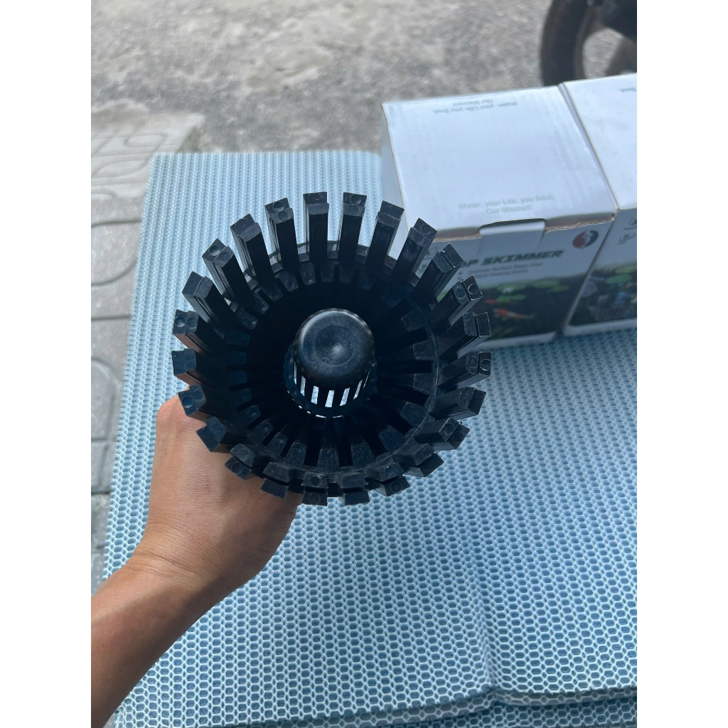 Hút mặt,hút váng hồ cá xẻ rãnh TOP SKIMMER hàng việt nam giá rẻ.