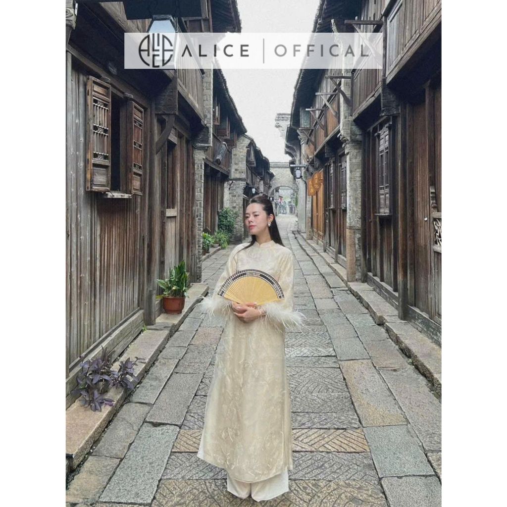 Áo Dài Cách Tân Nữ Thêu Hoa Nổi Alice Chất Vải Crepe Cao Cấp Tay Lửng Phối Lông Vũ, Áo Dài Tết 3 Màu