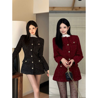 Áo khoác dạ tweed lấp lánh cổ tròn, thắt eo tôn dáng 4 túi nắp có màu đỏ đô và đen