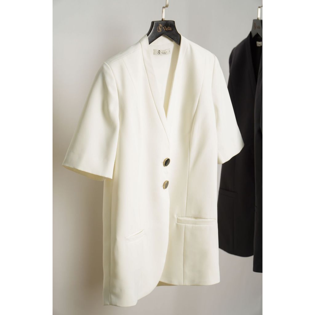 Vella Fashion blazer tay ngắn có túi trước VAK24090