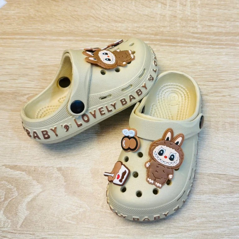 Dép Sục bảo vệ mũi chân viền chữ baby dễ thương nhẹ cho bé hình thỏ labubu