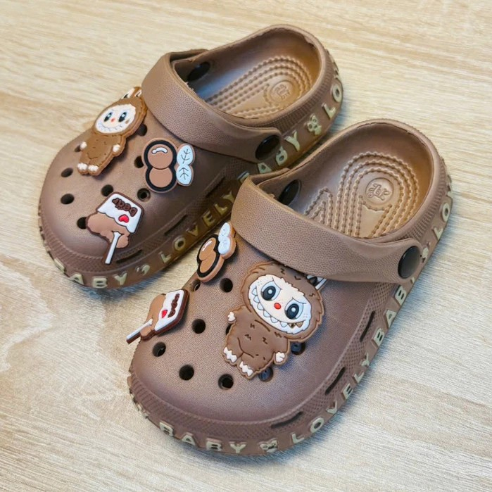 Dép Sục bảo vệ mũi chân viền chữ baby dễ thương nhẹ cho bé hình thỏ labubu