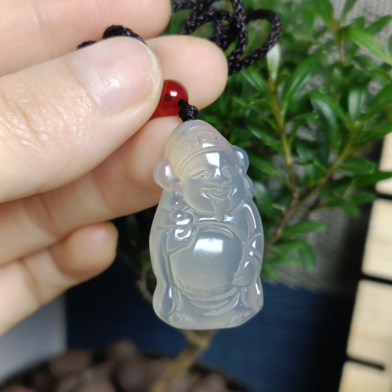 Mặt bài thần tài ngọc tự nhiên loại A băng thấu giúp mang lại tài lộc thể hiện khí chất